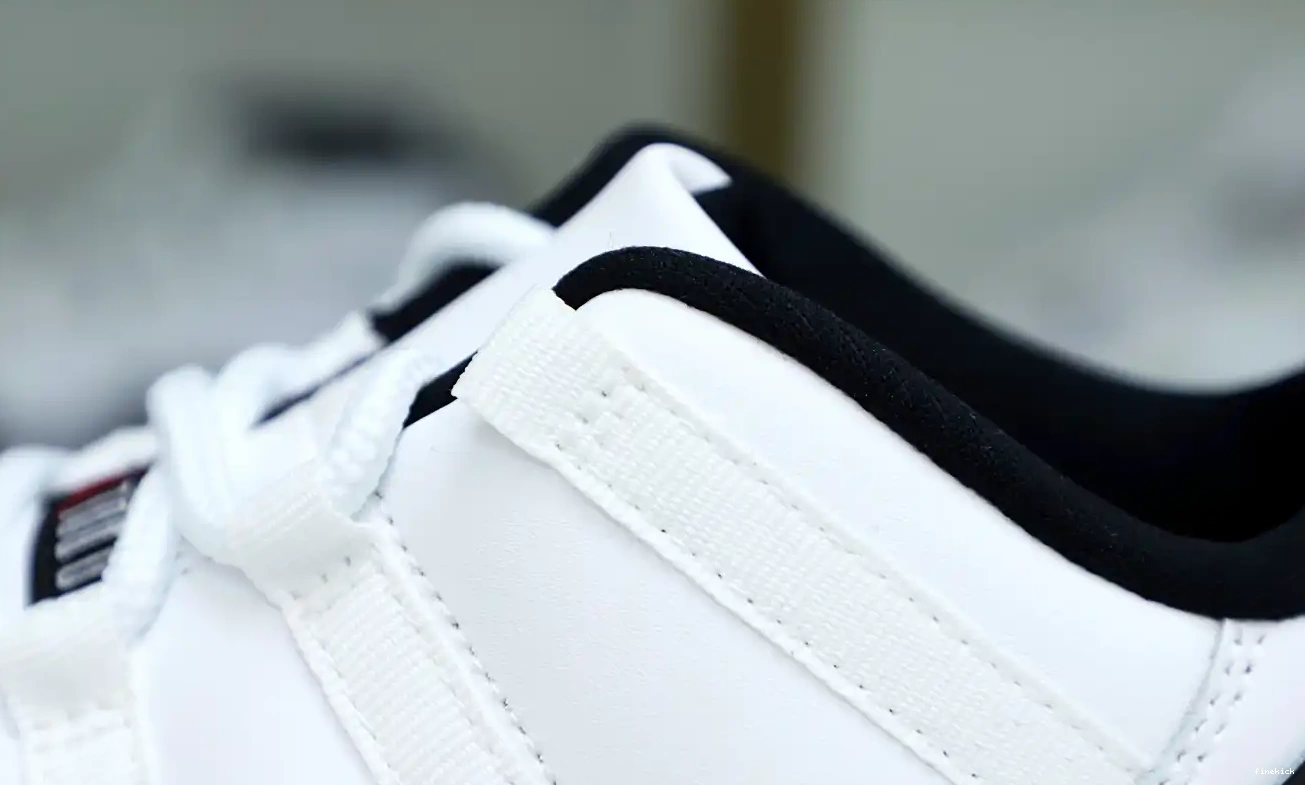 LOW 11 WHITE BRED JORDAN AIR 0326